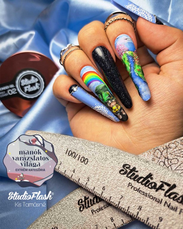 A köröm StudioFlash acrylgéllel készült