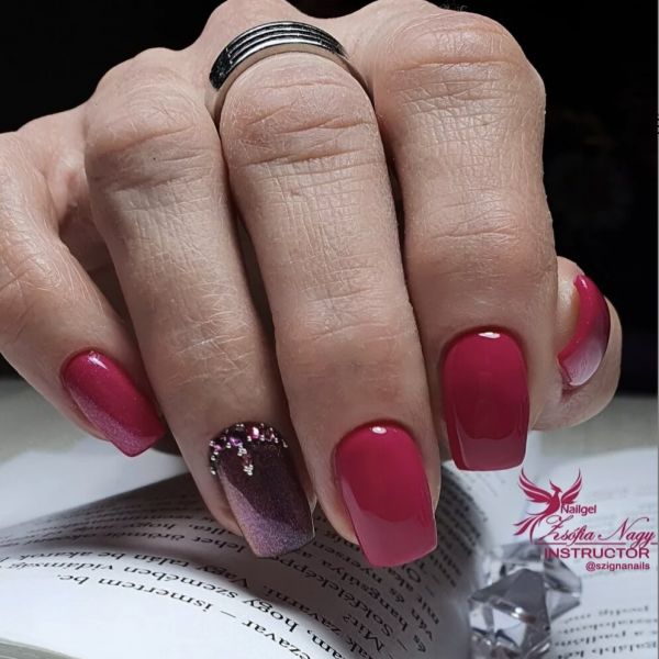 Nailgel - CCO 070 meggypiros géllakk körömfotó