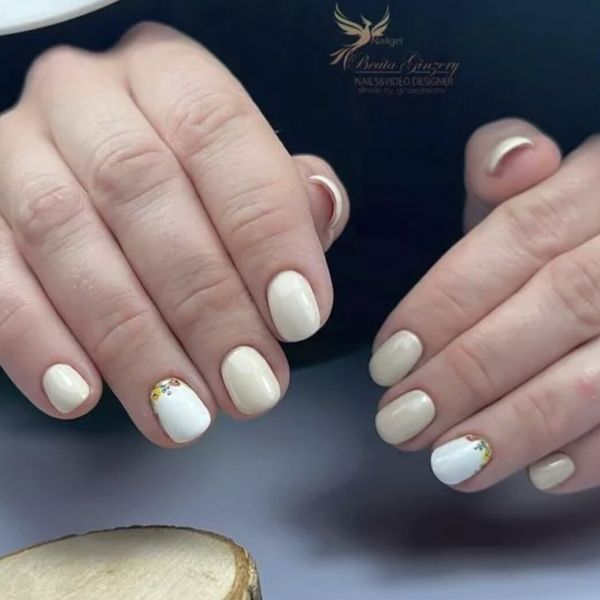 Nailgel - CCO 002 bézs géllakk körömfotó