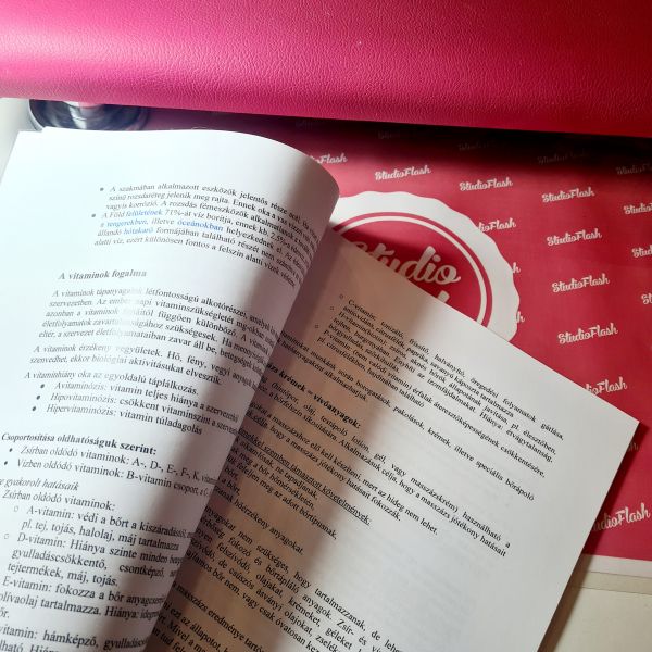 Kézápoló és Műkörömépítő Szakmai Jegyzet - spirálos